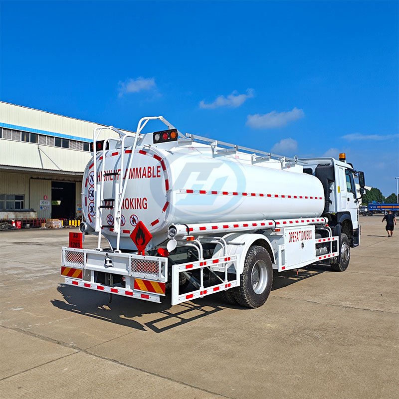 SINOTRUK HOWO 6X4 18-25m³ Fuel Tank Truck