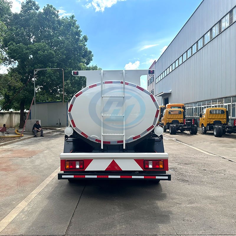 SINOTRUK HOWO Light 4X2 LHD RHD Fuel Tank Truck