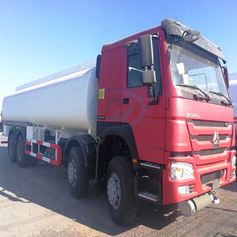 SINOTRUK HOWO 8X4 400HP RefuelingTruck