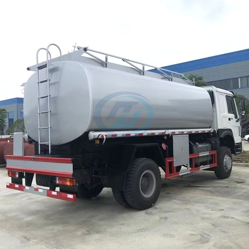SINOTRUK HOWO 4X4 Brand New Fuel Tank truck