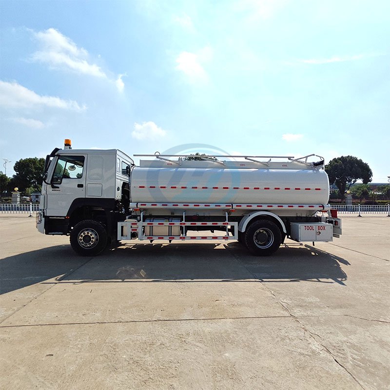 SINOTRUK HOWO 6X4 18-25m³ Fuel Tank Truck