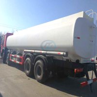 SINOTRUK HOWO 8X4 400HP RefuelingTruck