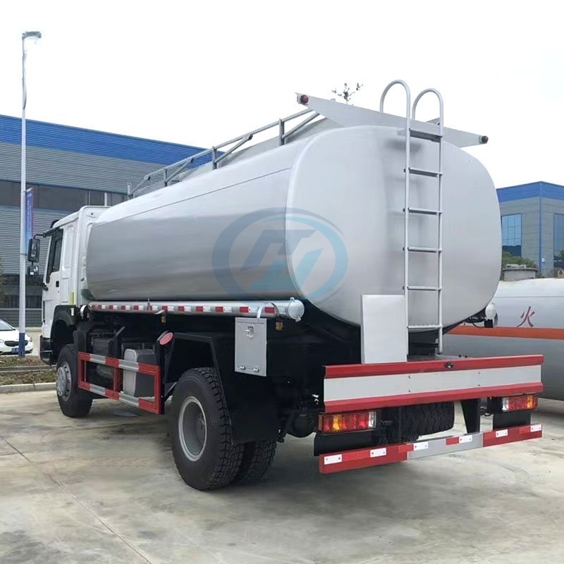 SINOTRUK HOWO 4X4 Brand New Fuel Tank truck