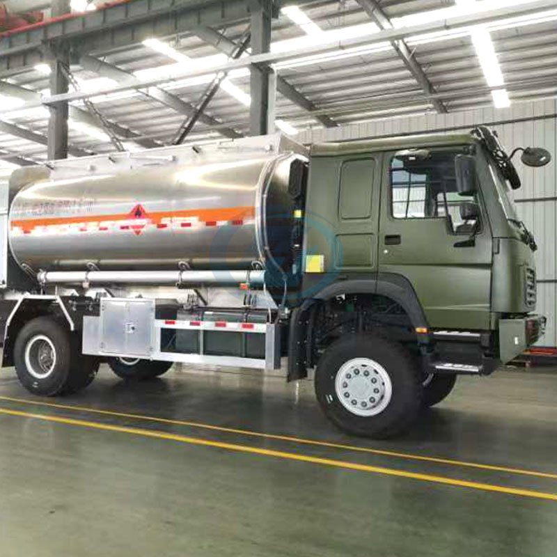 SINOTRUK HOWO 4X4 266HP Jet Aircraft Refuling Truck