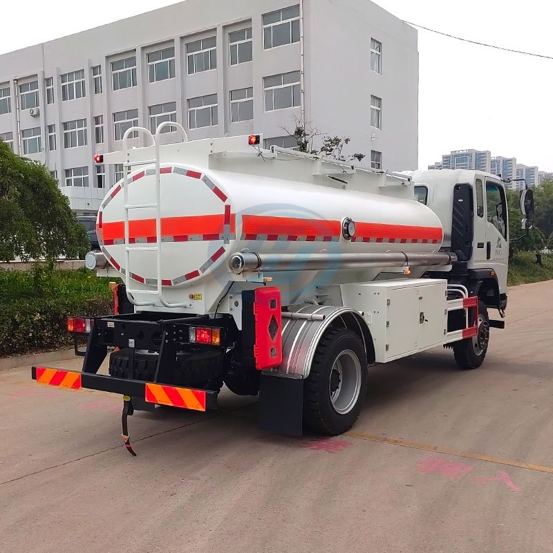 SINOTRUK HOMAN 4x4 All Wheel Drive Fuel Tank Truck