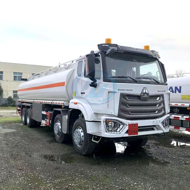SINOTRUK HOWO NX 8X4 20-30 Cubic Fuel Tank Truck