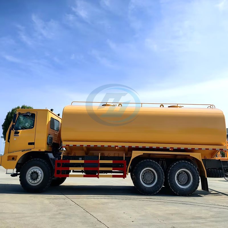 SINOTRUK HOVA Mining Water Sprinkler Tank Truck with 40000 Liters tank