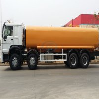 SINOTRUK HOWO 8X4 Large Water Sprinkler Tank Truck 25m3 30m3