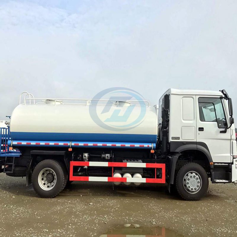SINOTRUK HOWO-7 4X2 Water Sprinkler Tank Truck 10m3 12m3 15m3