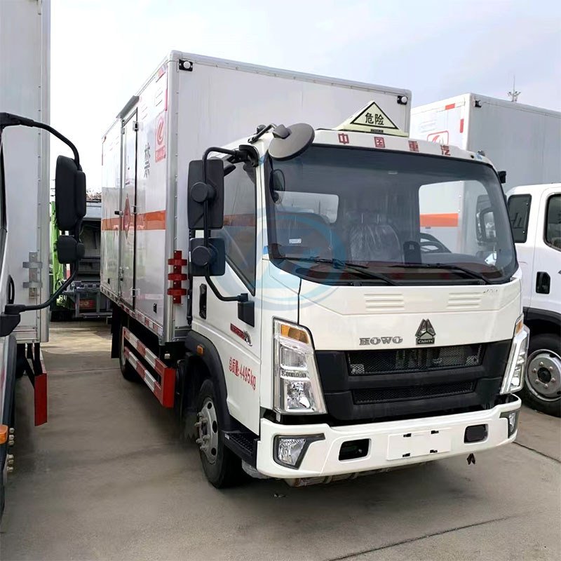 SINOTRUK 4X2 LIGHT EXPLOSIVE TRANSPORTATION TRUCK