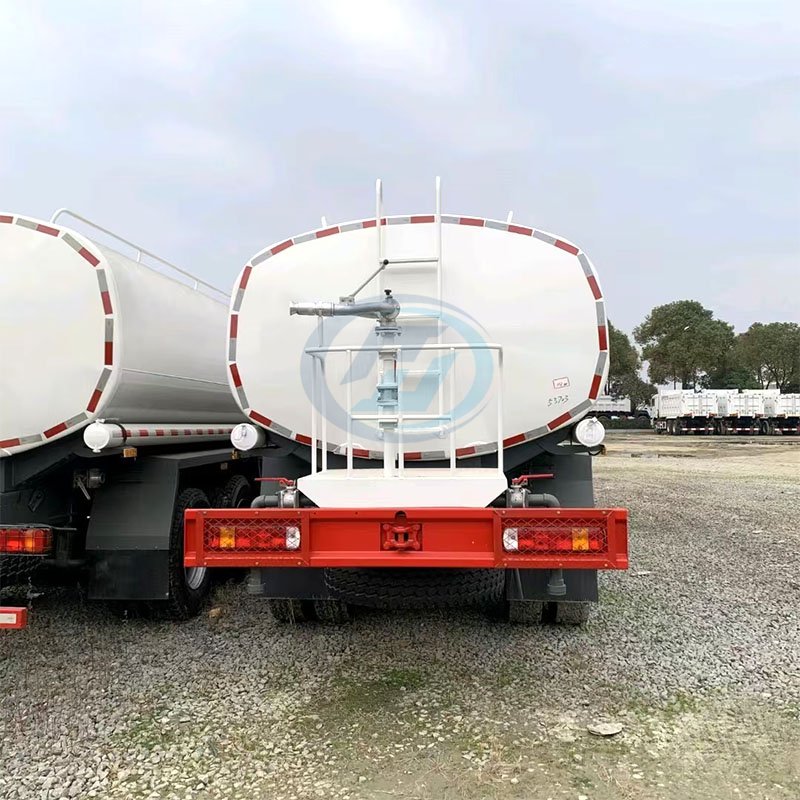 6 SINOTRUK HOWO 6X4 Medium Water Sprinkler Tank Truck 18000L-25000L