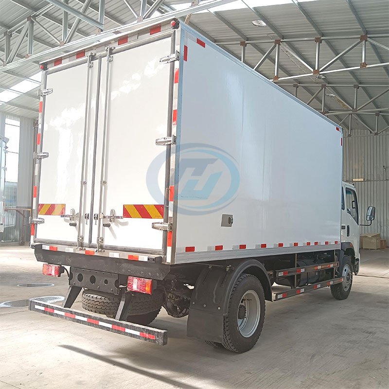 SINOTRUK HOWO 4X2 LIGHT REFRIGERATOR VAN TRUCK