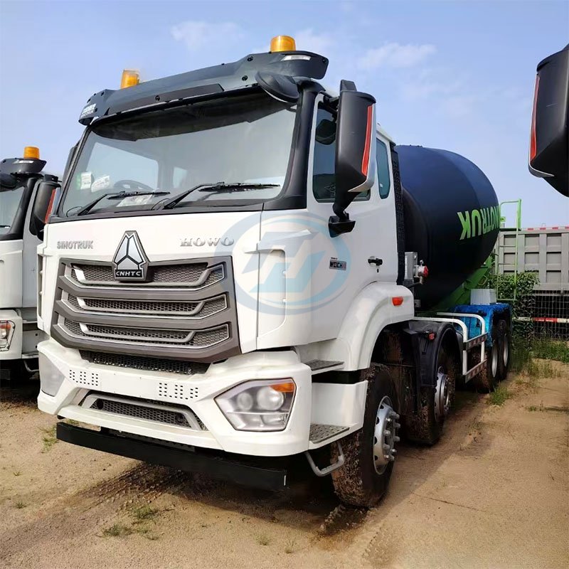 SINOTRUK HOWO NX New Face 8X4 Concrete Mixer Truck with 12cbm-16cbm Drum