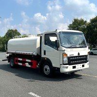 SINOTRUK HOWO 4X2 Small Light Water Sprinkler Tank Truck 3m3-12m2