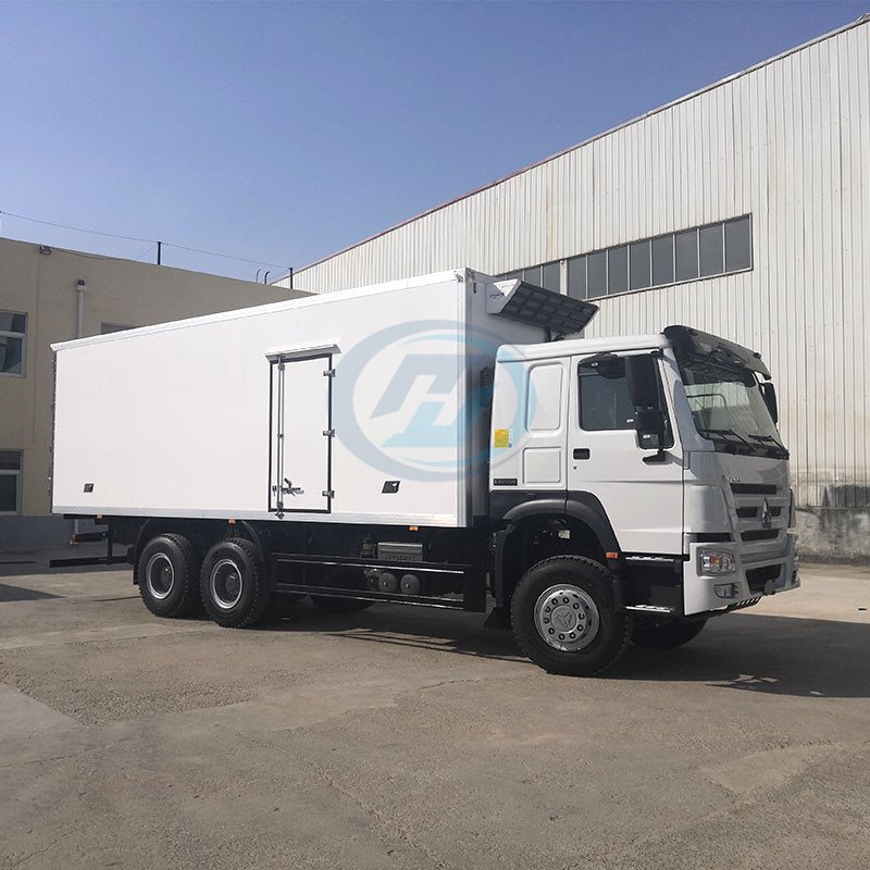 SINOTRUK HOWO-7 4X2 REFRIGERATOR TRUCK