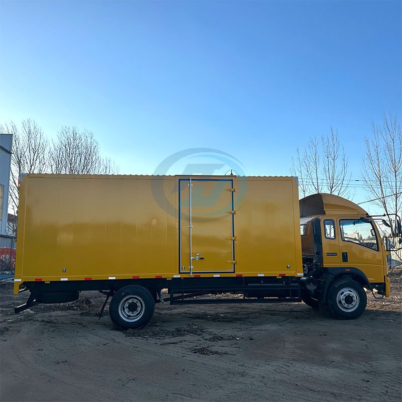 SINOTRUK HOWO 4X2 LIGHT CARGO VAN TRUCK