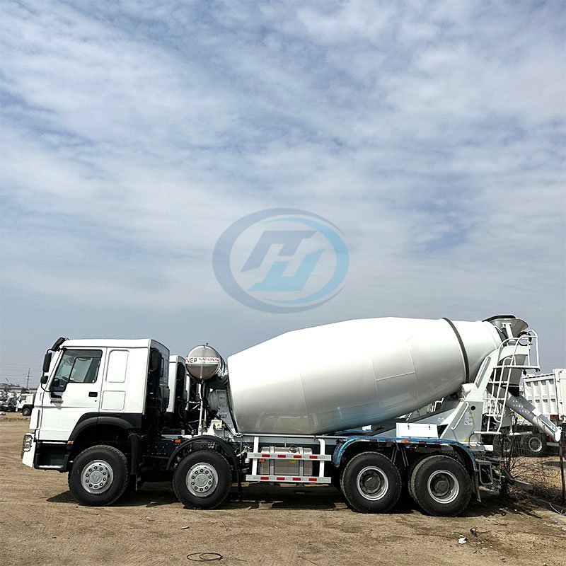 SINOTRUK HOWO-7 8X4 340hp 380hp 400hp Concrete Mixer Truck