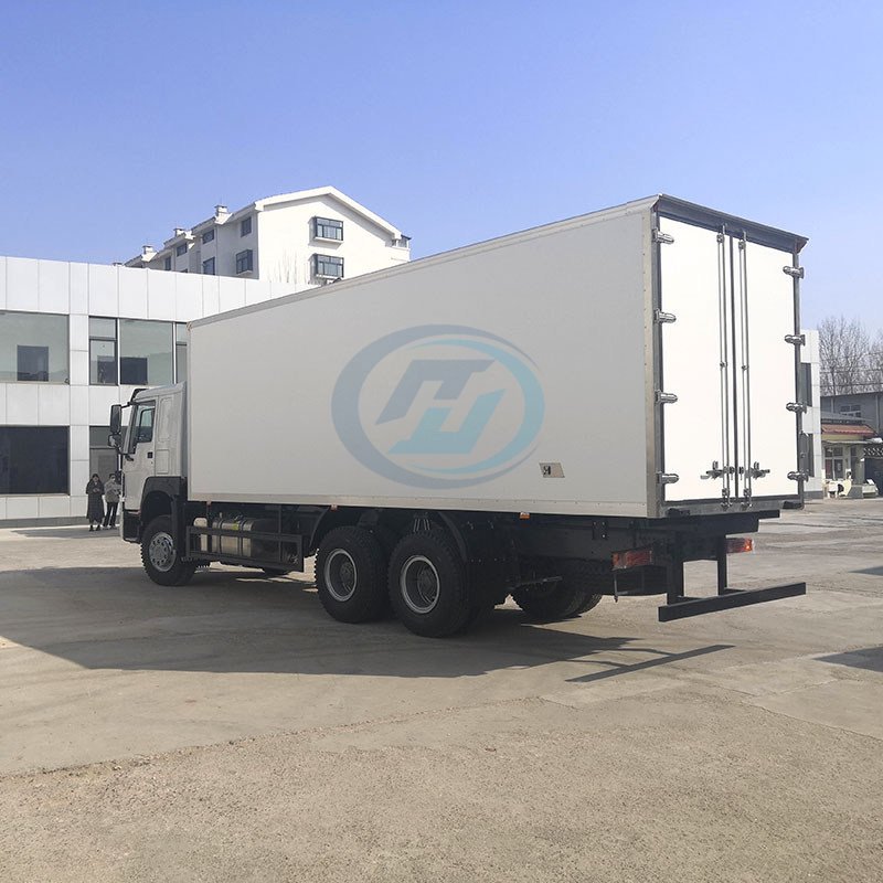 SINOTRUK HOWO-7 4X2 REFRIGERATOR TRUCK