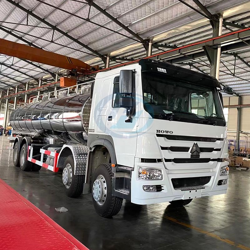 SINOTRUK HOWO-7 8X4 Dairy Fresh Milk Transportation Truck 25000L-30000L