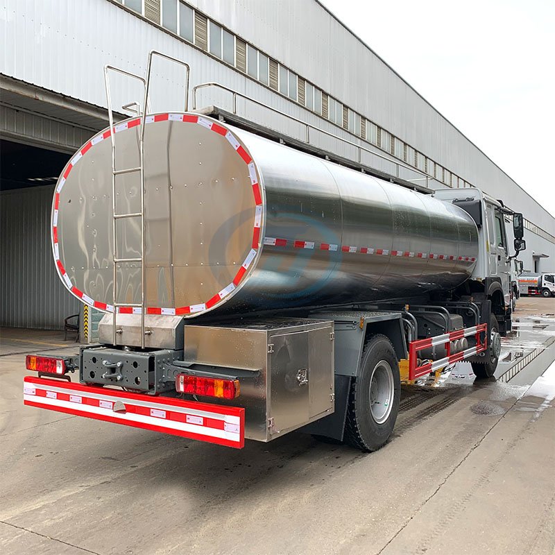 SINOTRUK HOWO-7 4X2 300hp 340hp Heavy Fresh Milk Transportation Truck