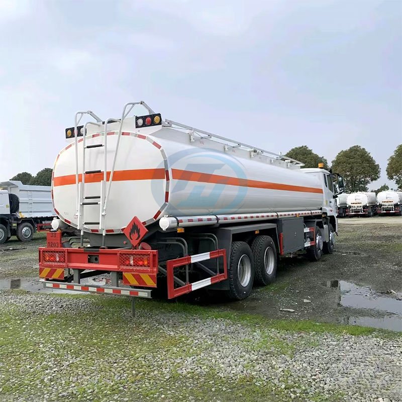 SINOTRUK HOWO NX Brand New 8X4 380hp 400hp Water Sprinkler Tank Truck