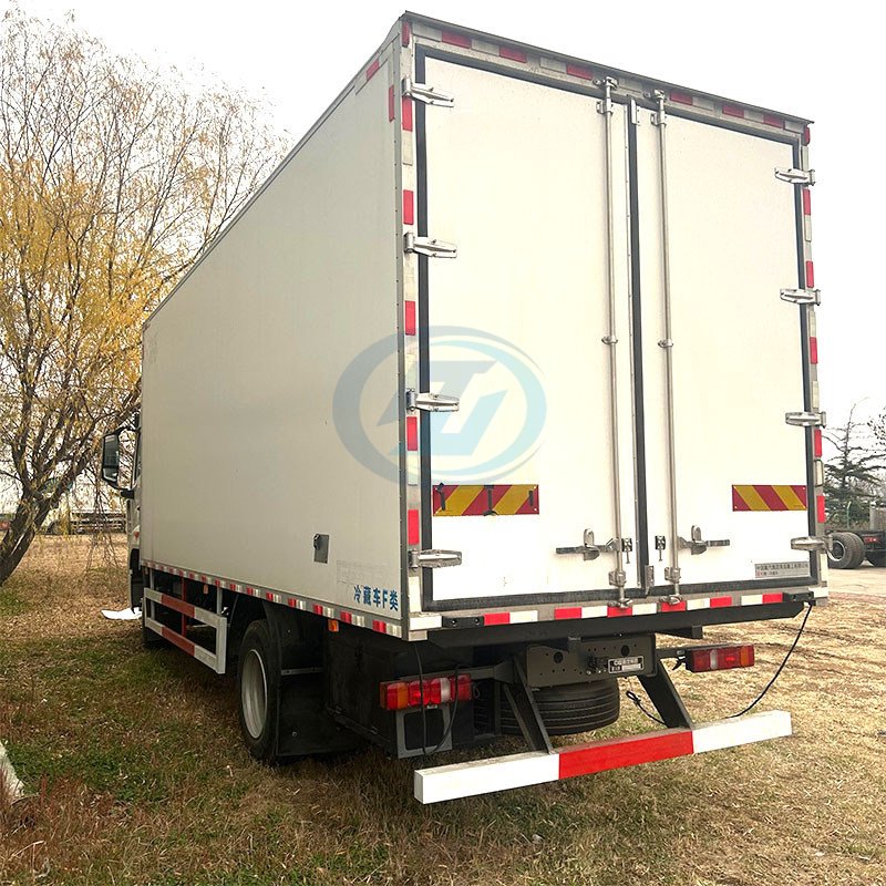 SINOTRUK HOWO NX 4X2 VAN TRUCK WITH GOOD QUALITY