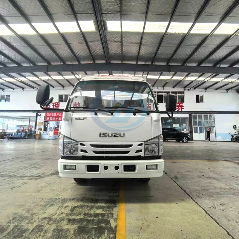 ISUZU 4x2 LIGHT VAN TRUCK