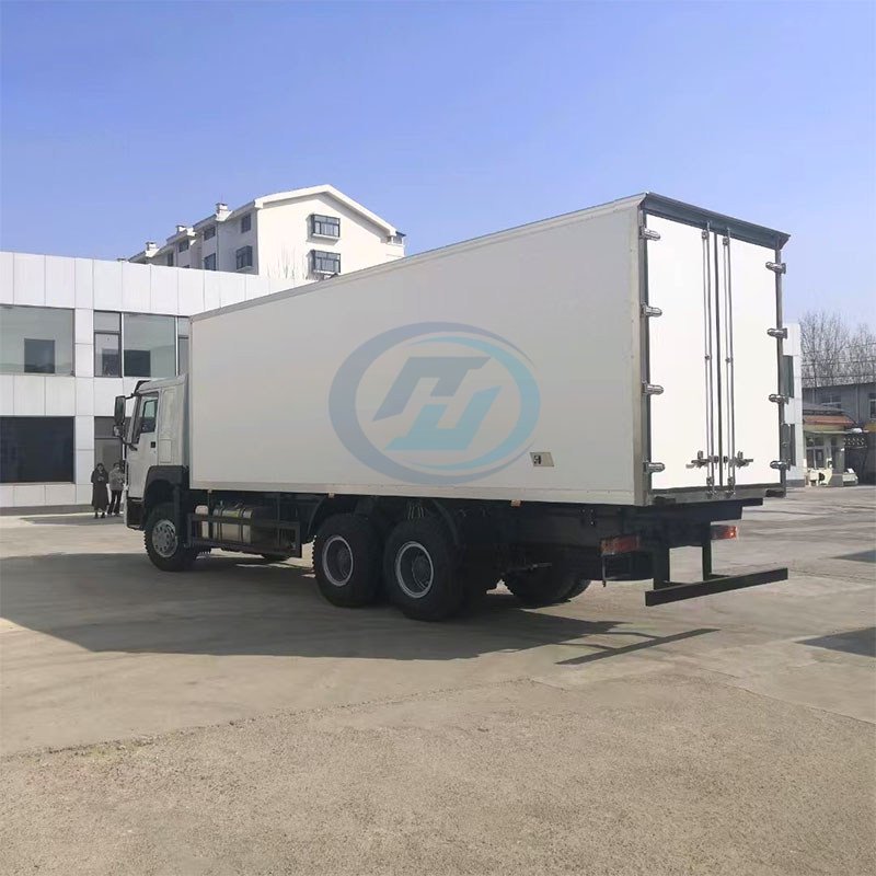 SINOTRUK HOWO-7 6X4 REFRIGERATOR TRUCK