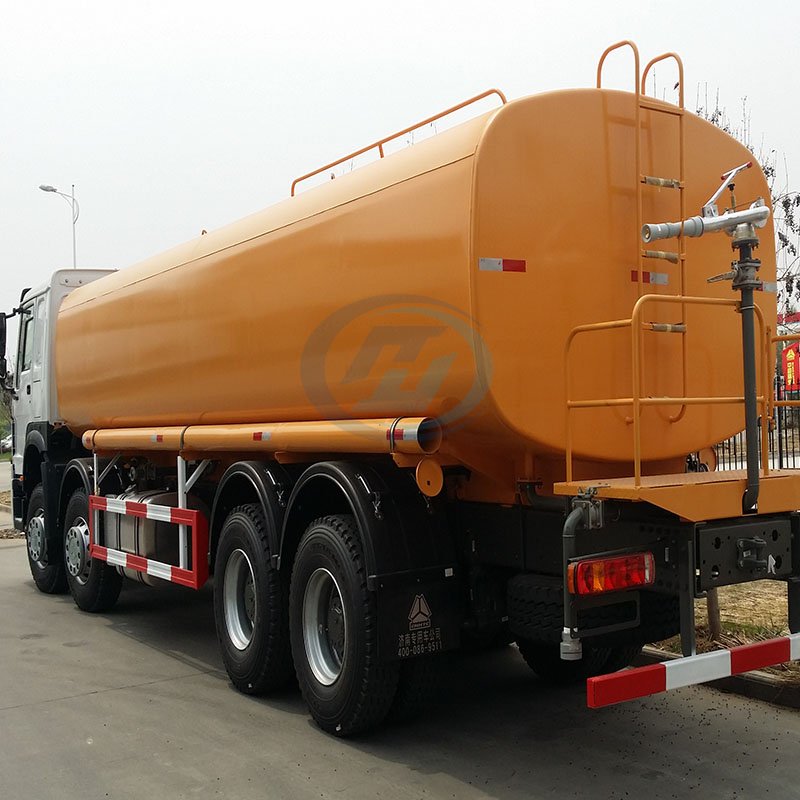 SINOTRUK HOWO 8X4 Large Water Sprinkler Tank Truck 25m3 30m3