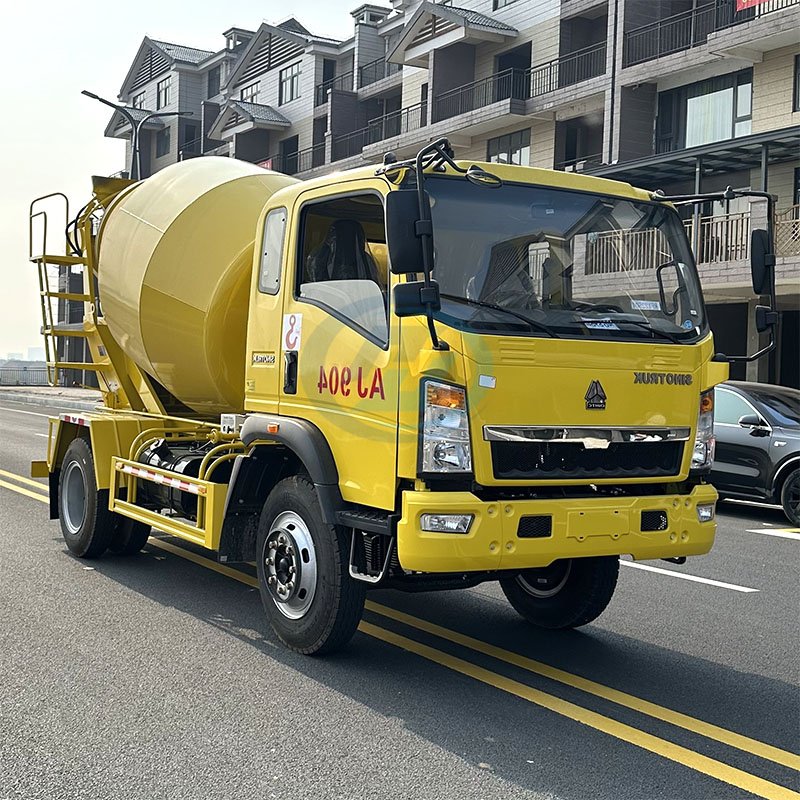 SINOTRUK HOWO 4X2 Light Concrete Mixer Truck with 3cbm-6cbm Drum