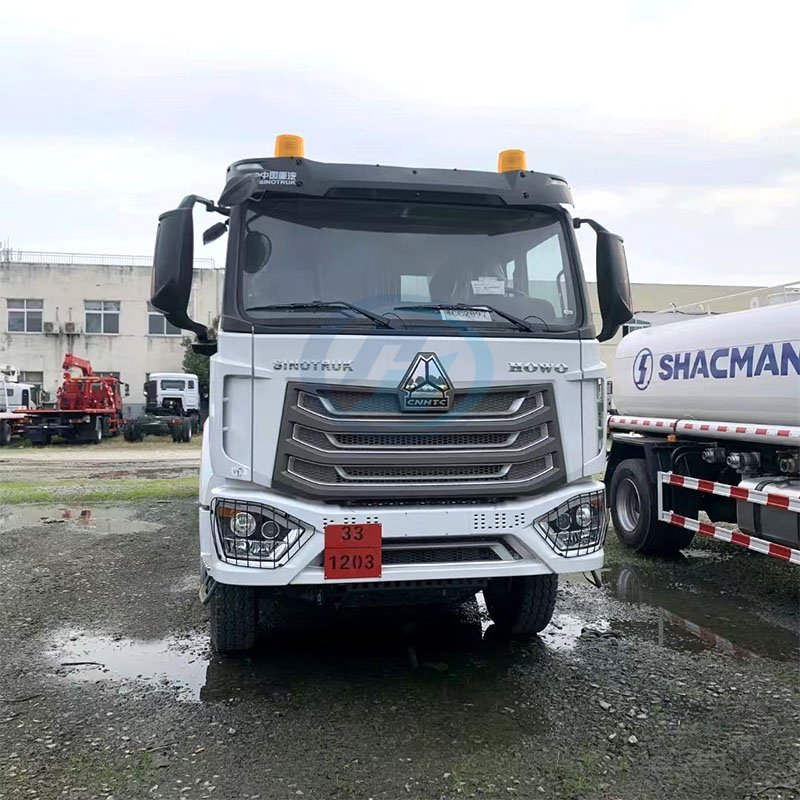 SINOTRUK HOWO NX Brand New 8X4 380hp 400hp Water Sprinkler Tank Truck