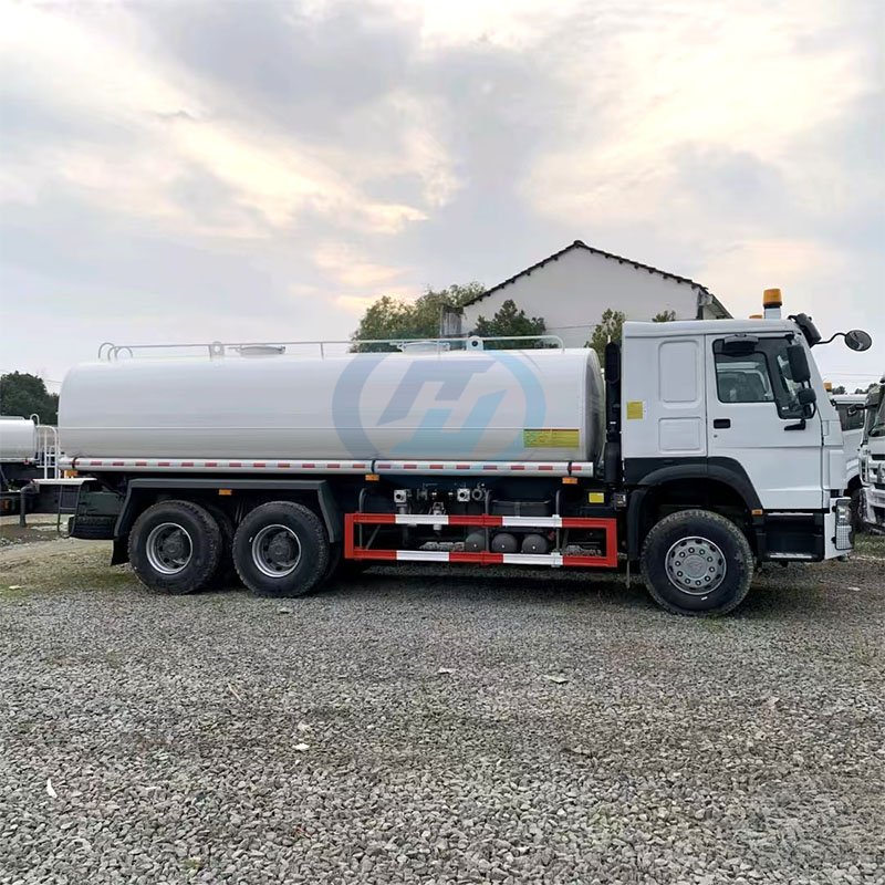 6 SINOTRUK HOWO 6X4 Medium Water Sprinkler Tank Truck 18000L-25000L