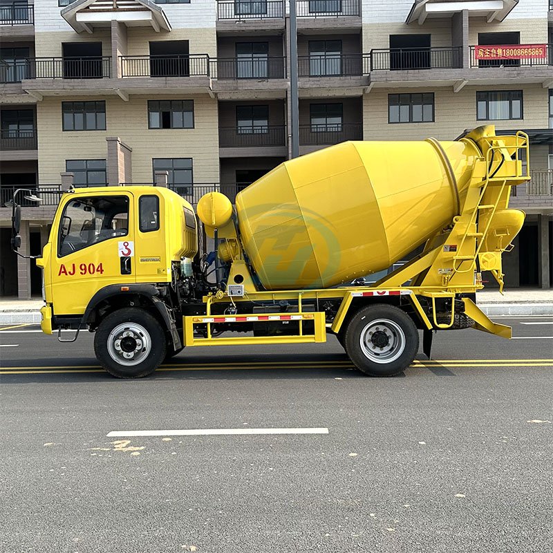 Sinotruk HOWO 4x2 light duty concrete mixer truck with 3-6 cubic meter drum capacity