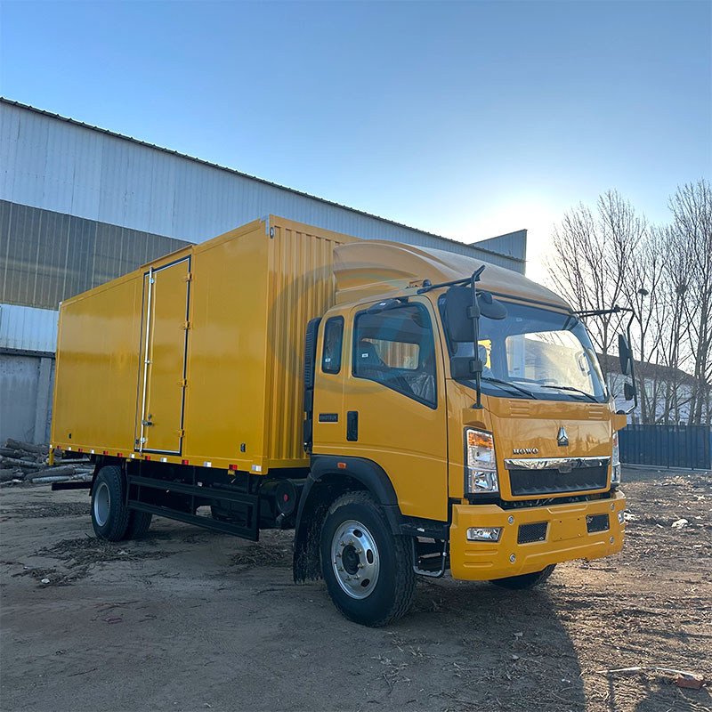 SINOTRUK HOWO 4X2 LIGHT CARGO VAN TRUCK