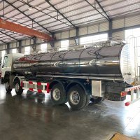 SINOTRUK HOWO-7 8X4 Dairy Fresh Milk Transportation Truck 25000L-30000L