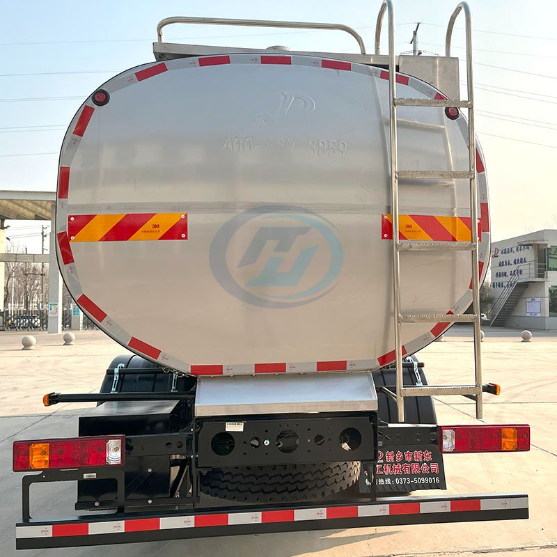 SINOTRUK HOWO H7 4X2 Fresh Milk Transportation Truck with 3000-15000 Liters tank