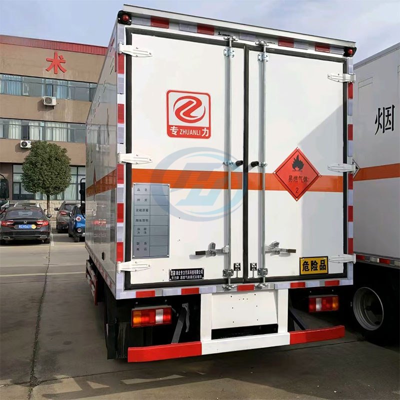 SINOTRUK 4X2 LIGHT EXPLOSIVE TRANSPORTATION TRUCK