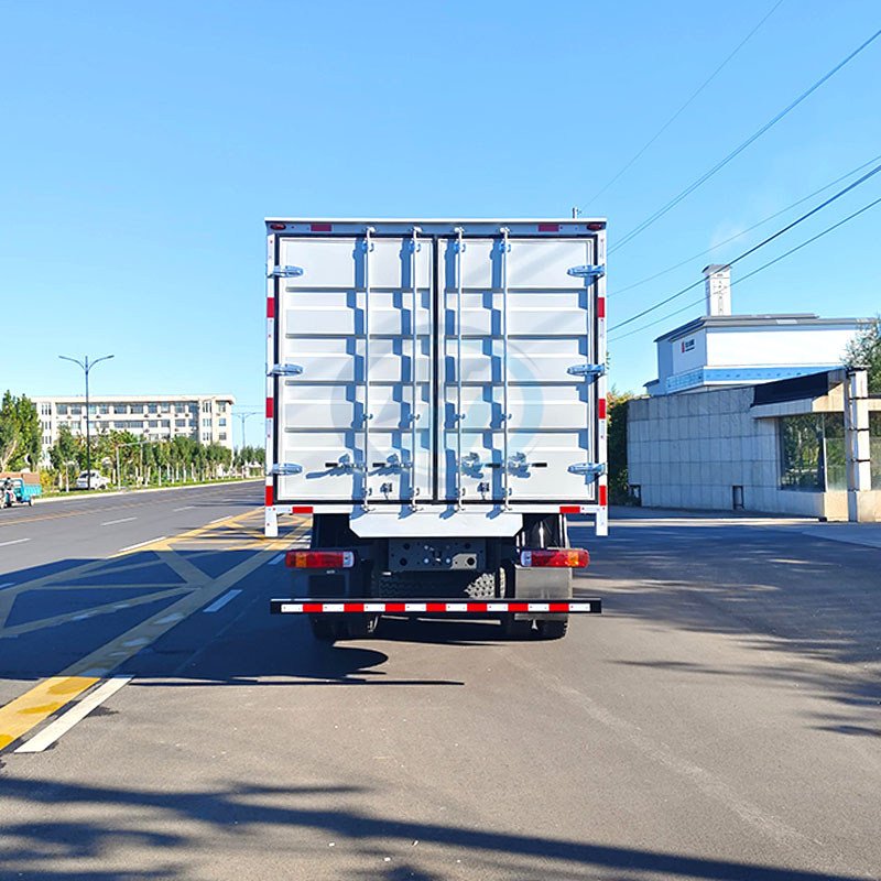 SINOTRUK HOWO-7 8X4 VAN TRUCK WITH GOOD SERVICE