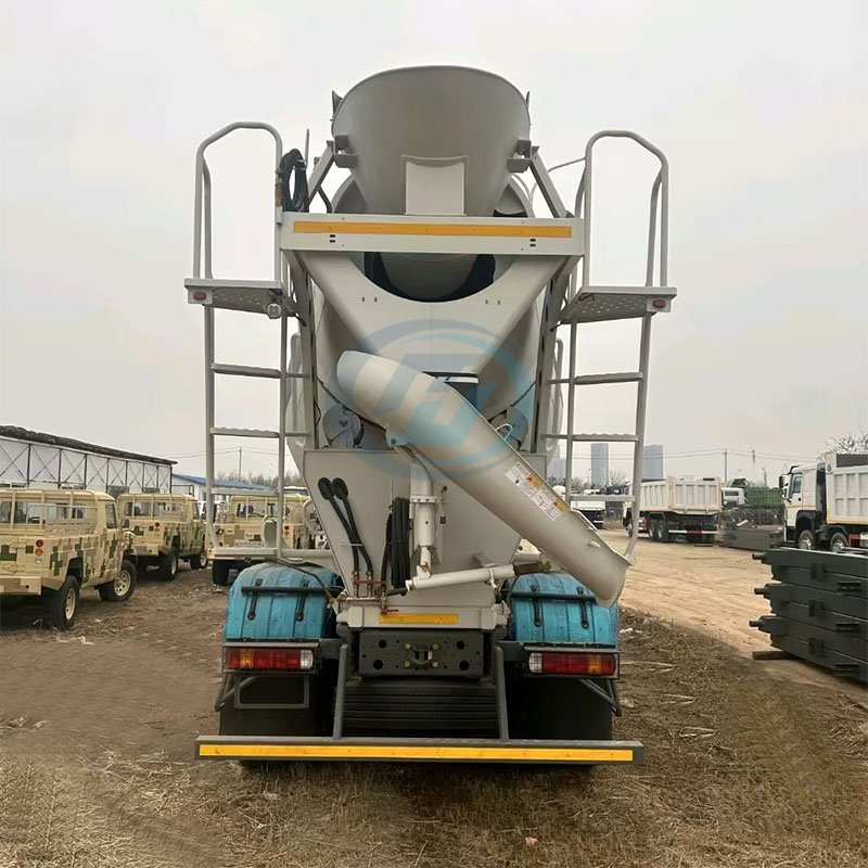 New SINOTRUK HOWO-7 6×4 10-wheel concrete mixer truck