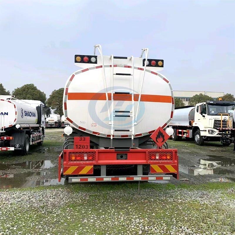 SINOTRUK HOWO NX Brand New 8X4 380hp 400hp Water Sprinkler Tank Truck