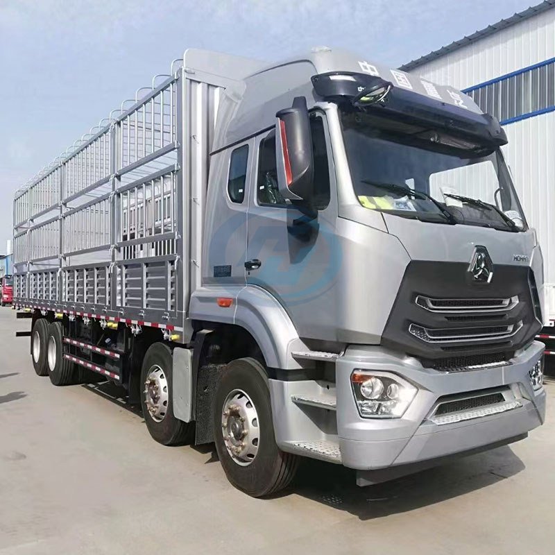 HOWO NX 8X4 Fence  Cargo Truck