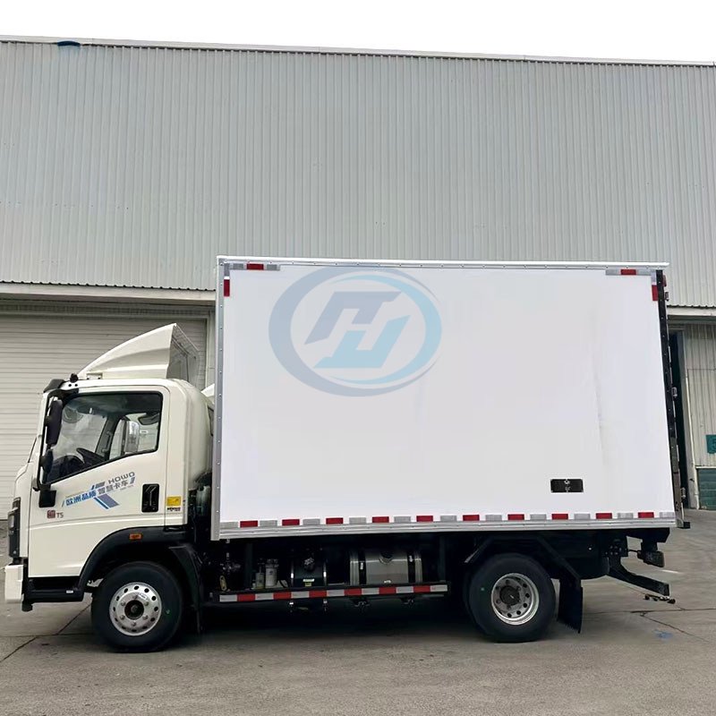 SINOTRUK HOWO LIGHT 4X2 INSULATED VAN TRUCK FOR SALE