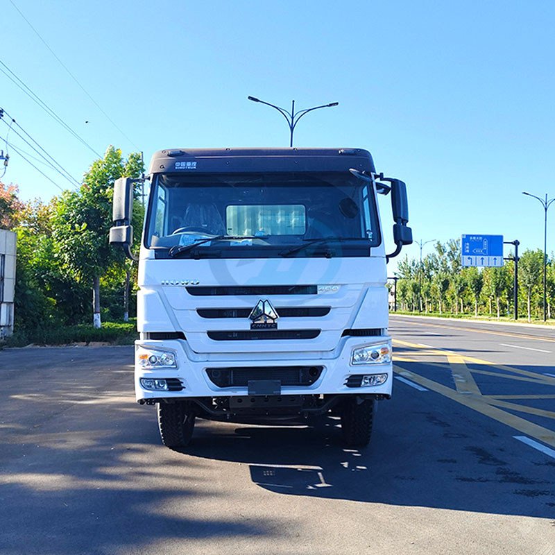 SINOTRUK HOWO-7 8X4 VAN TRUCK WITH GOOD SERVICE