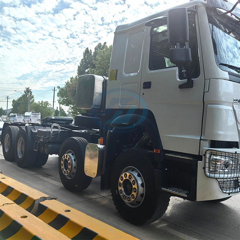 SINOTRUK HOWO-7 8X4 400HP TRACTOR TRUCK