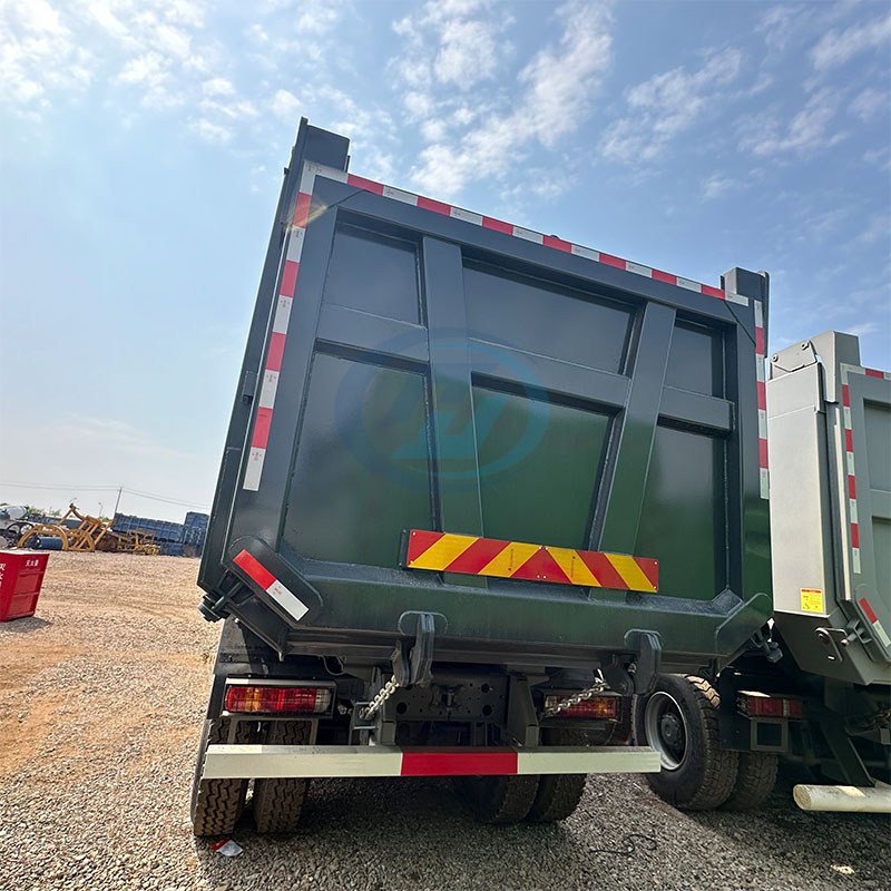 SINOTRUK HOWO T7H 8X4 400HP 440HP DUMP TRUCK