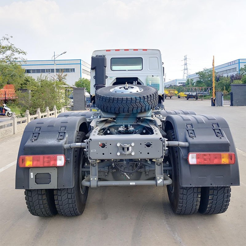 SINOTRUK HOWO-7 6X6 371HP 400HP TRACTOR TRUCK