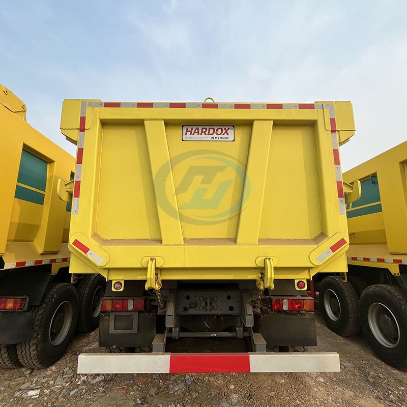SINOTRUK HOWO 8X8 380HP 400HP 430HP DUMP TRUCK