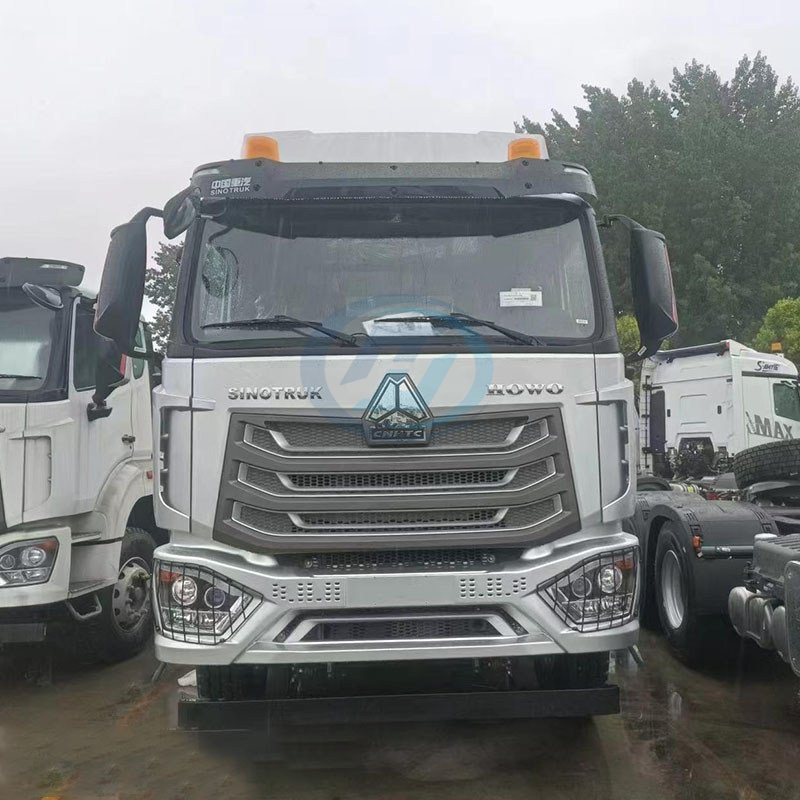 SINOTRUK HOWO NX 8X4 400HP 430HP TRACTOR TRUCK