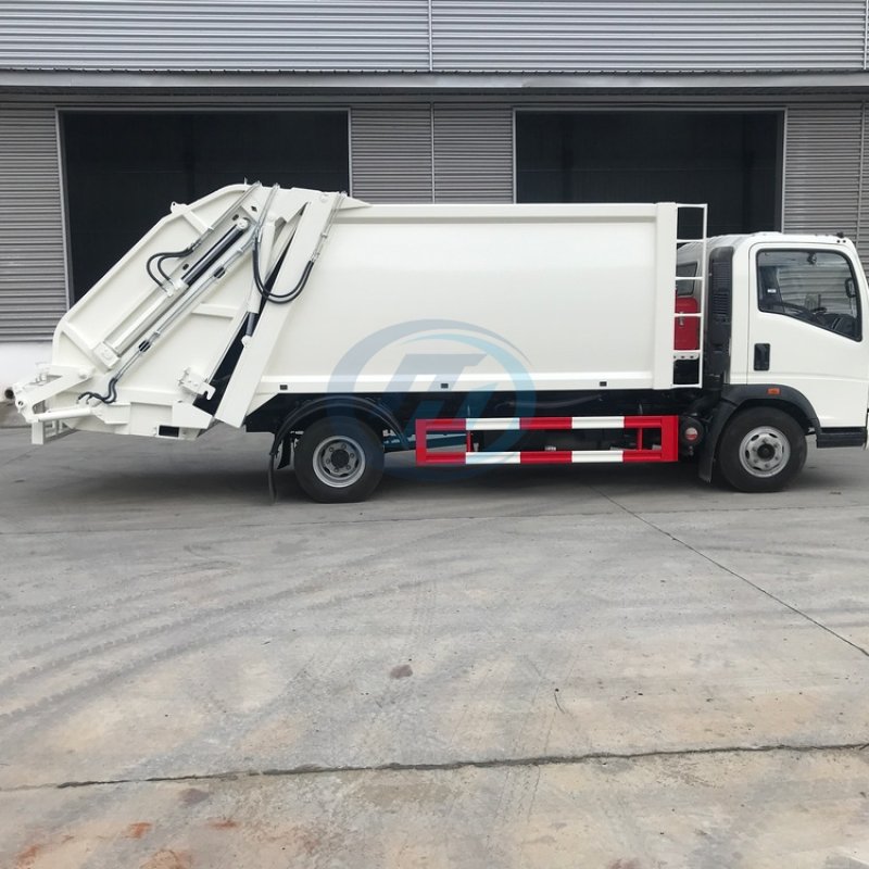 SINOTRUK HOWO 4X2 Light Rear Compression Garbage Truck