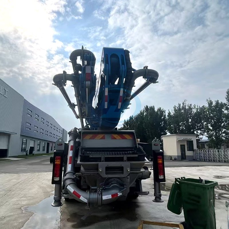 SINOTRUK HOWO 6X4 Concrete Pump Truck